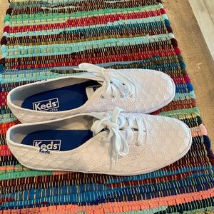 White keds